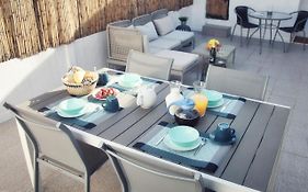 Central Olhao Home - Spacious Sunlit Patio